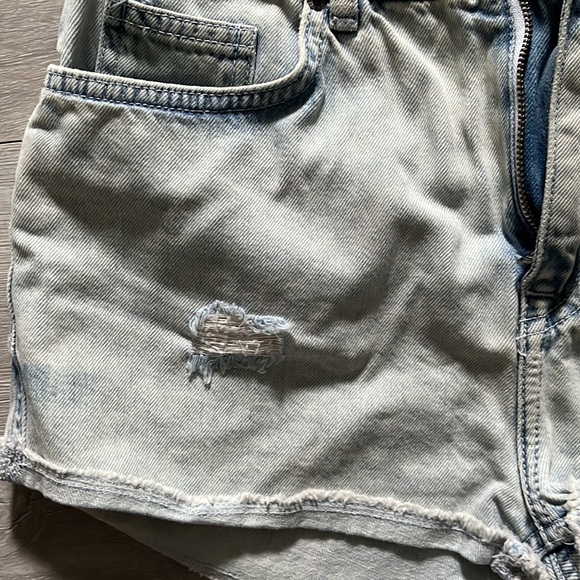 TOP SHOP DENIM SHORTS - Picture 3 of 6